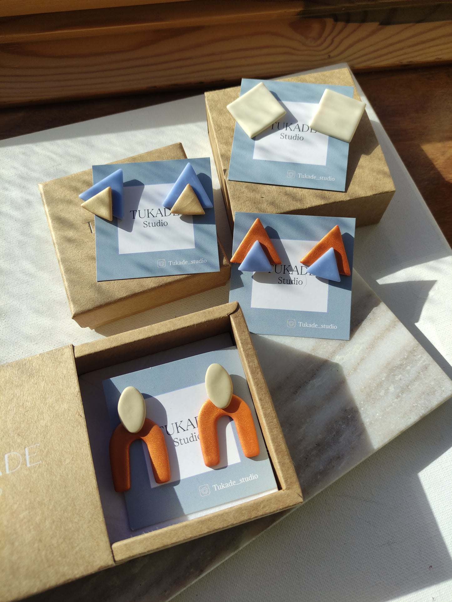 UMA cobre y azul claro