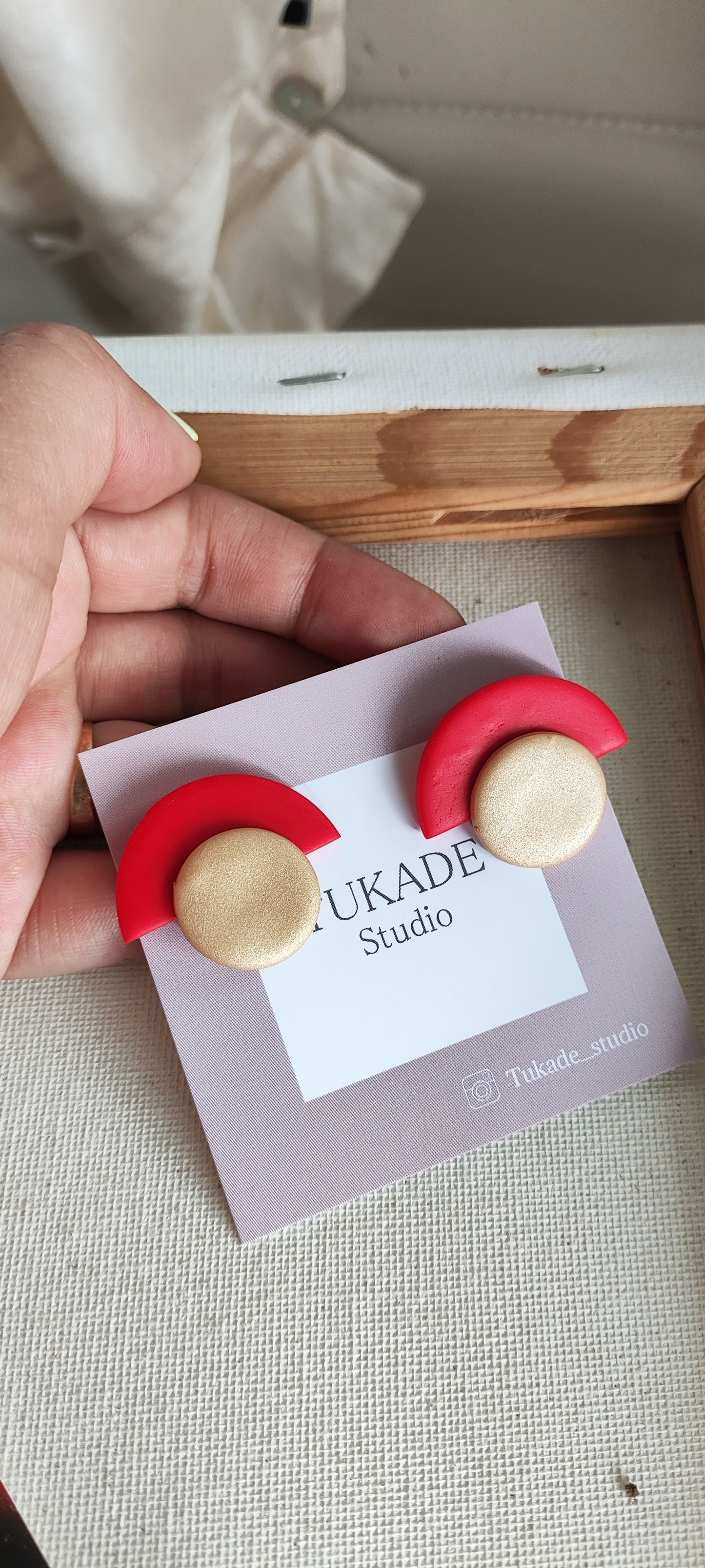 AVE mini rojo beige-dorado.