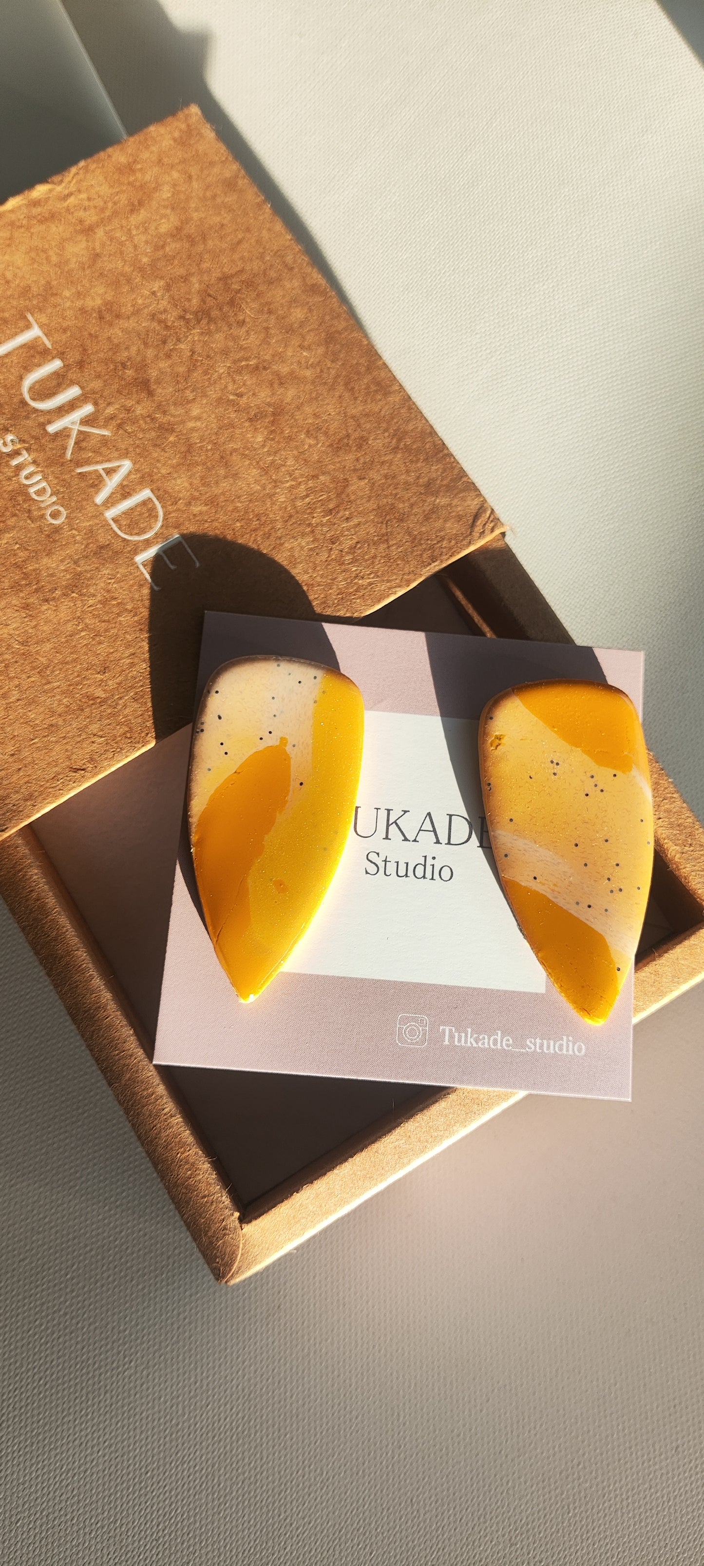 MACA simple, gris jaspeado y ocre degradado