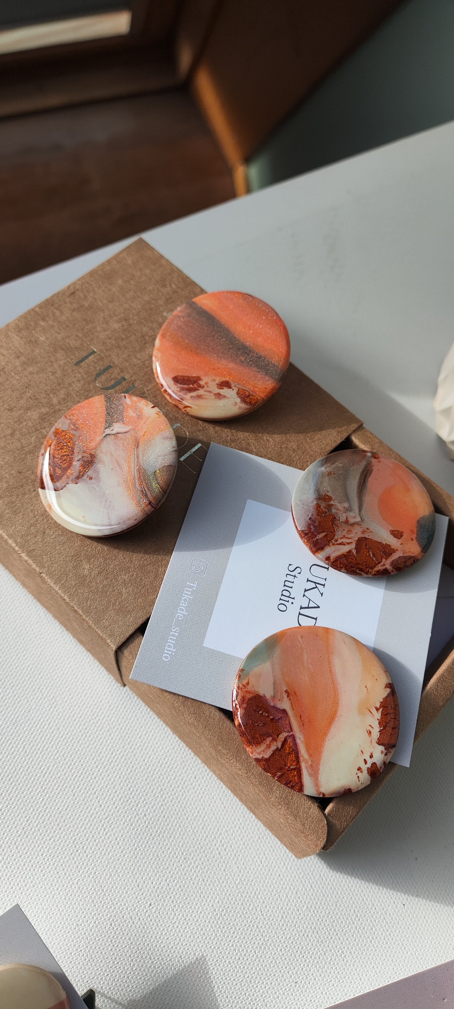 NOAH maxi degradado salmón, plomo, crudo y choco.