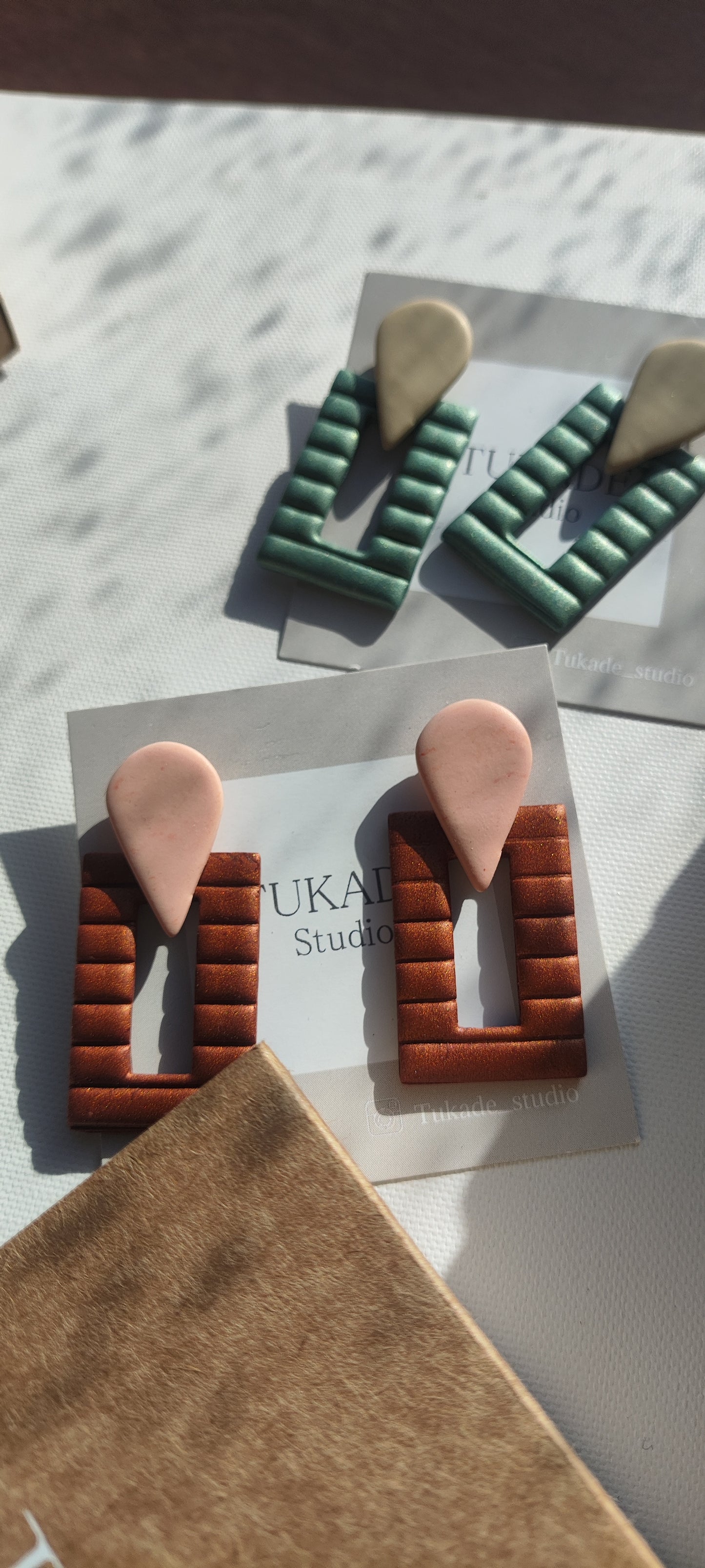 NICOLASA chocolate y peach o turquesa y beige.
