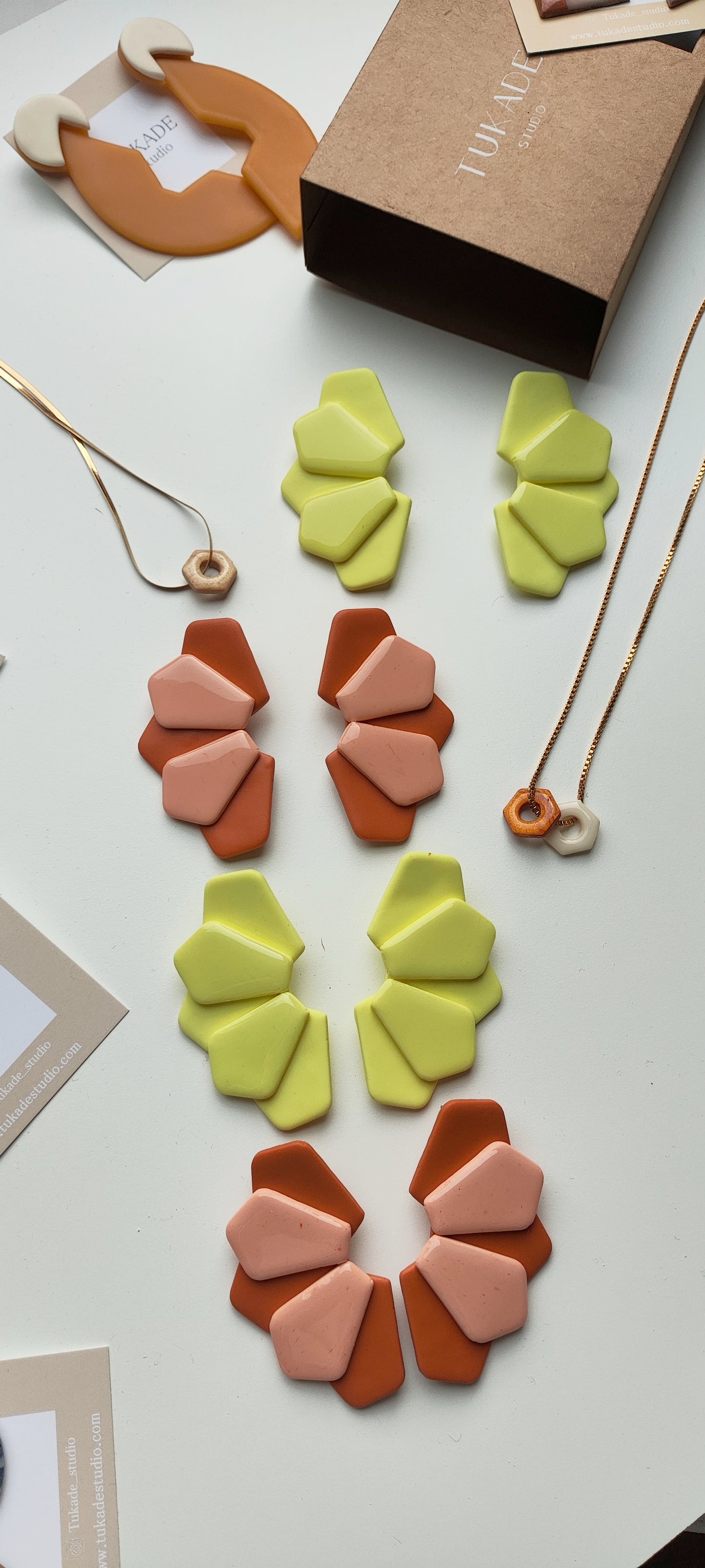 CASIOPEA amarillo o naranja-teja y salmón