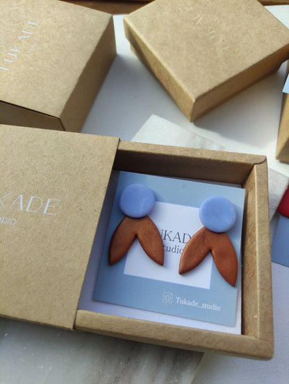 LUPE chocolate y azul