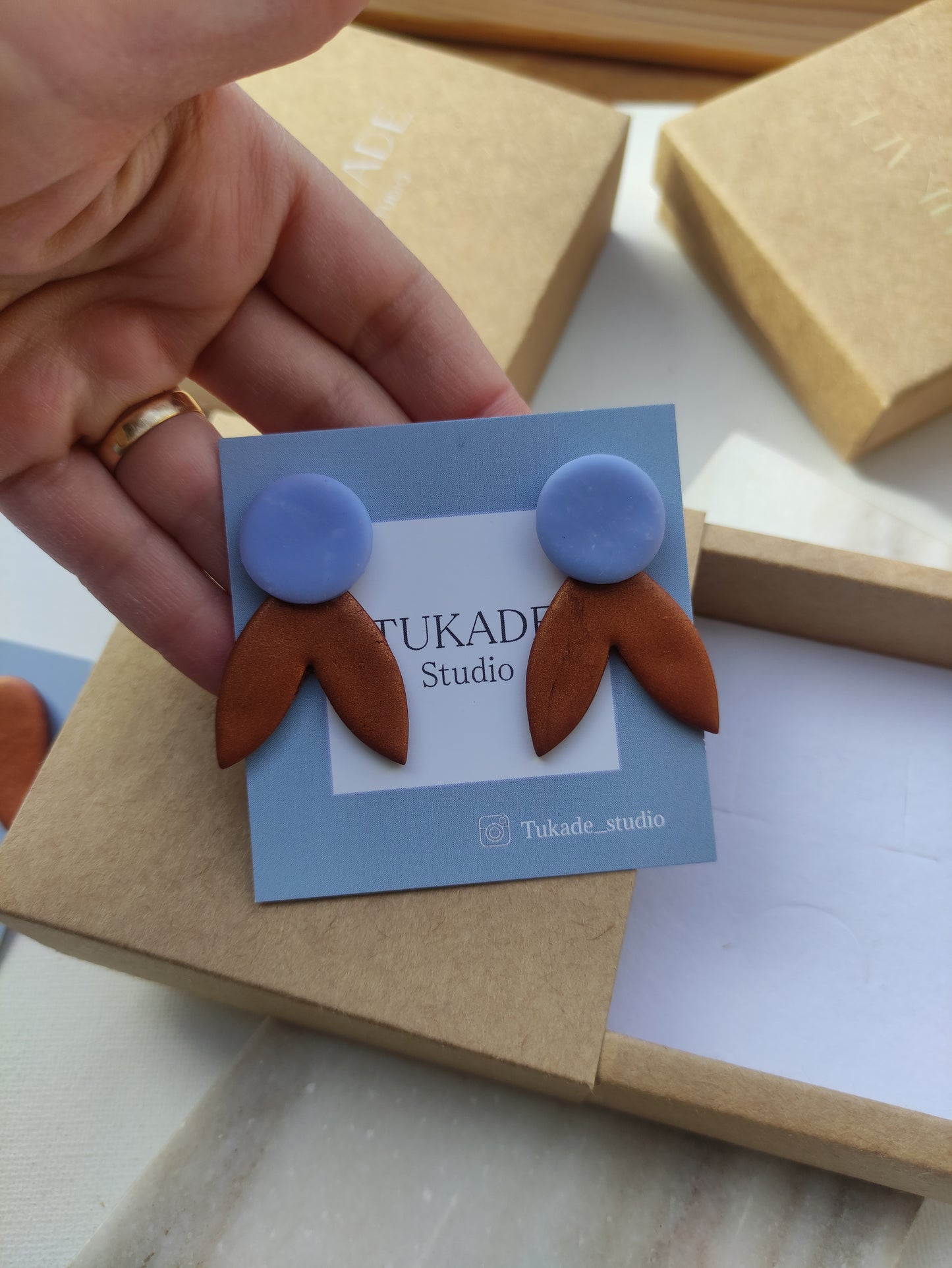 LUPE chocolate y azul