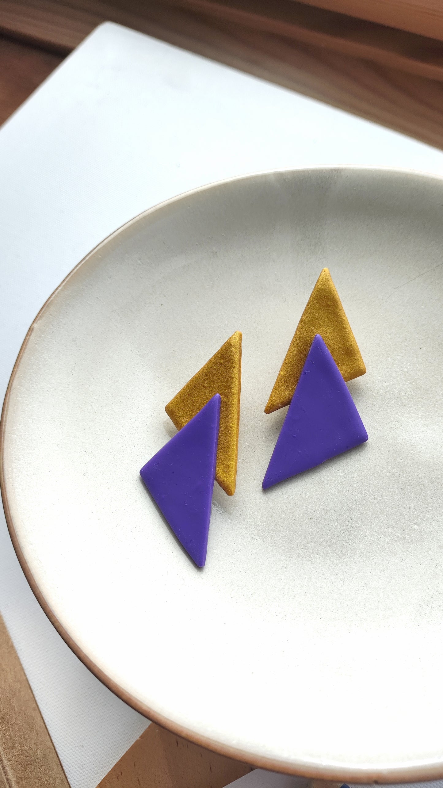 IVETTE morado y ocre-dorado