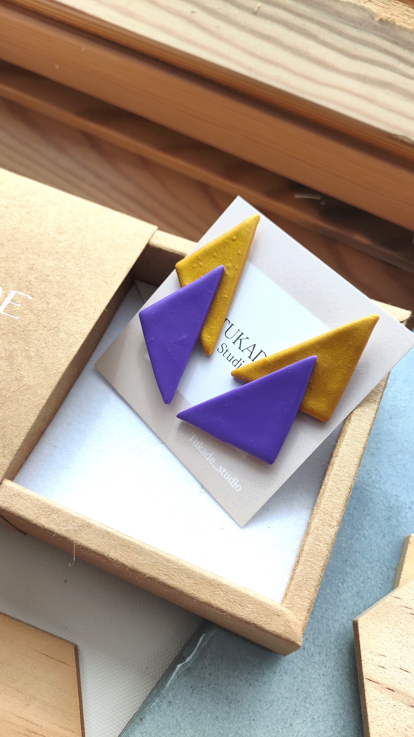 IVETTE morado y ocre-dorado