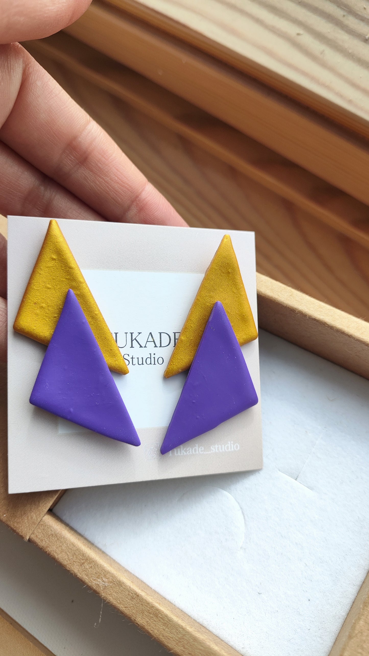IVETTE morado y ocre-dorado