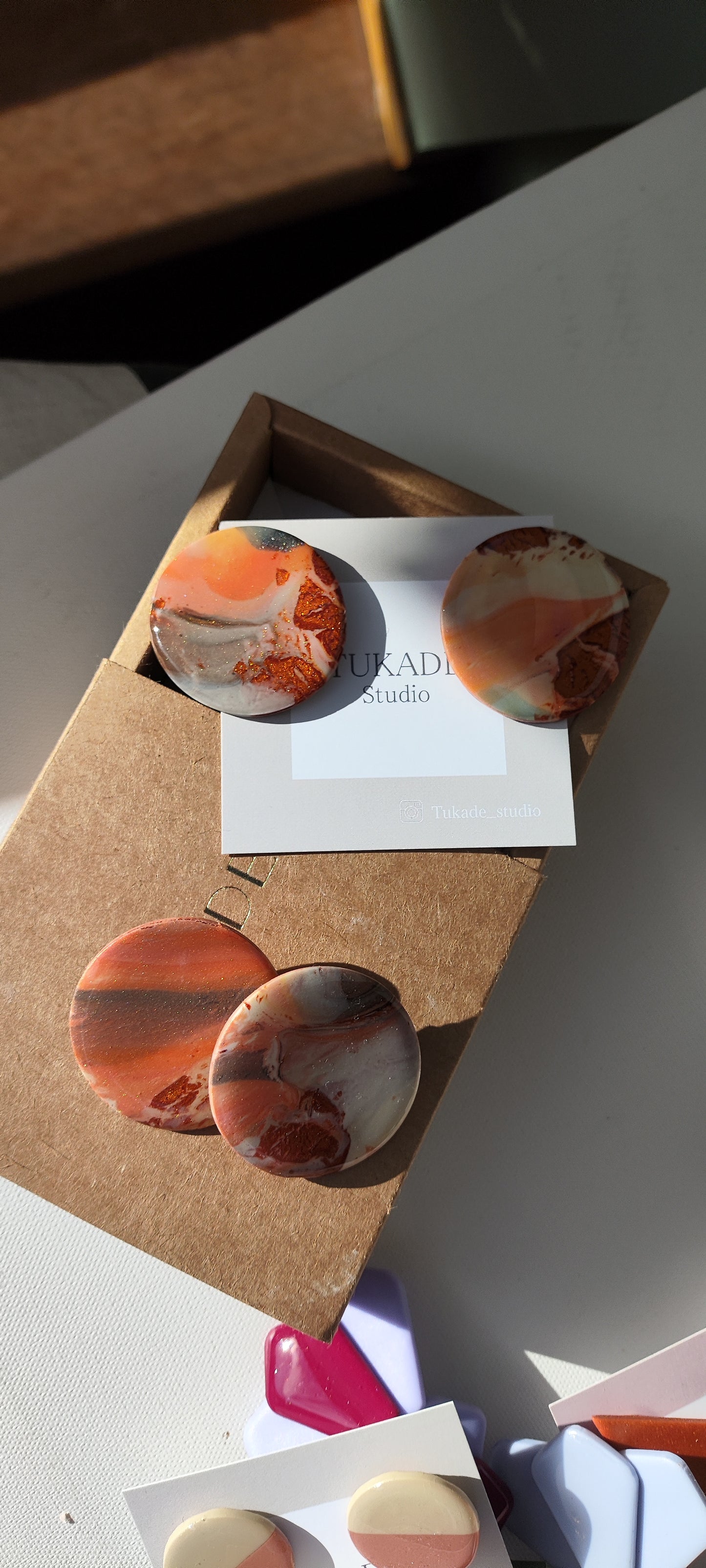 NOAH maxi degradado salmón, plomo, crudo y choco.