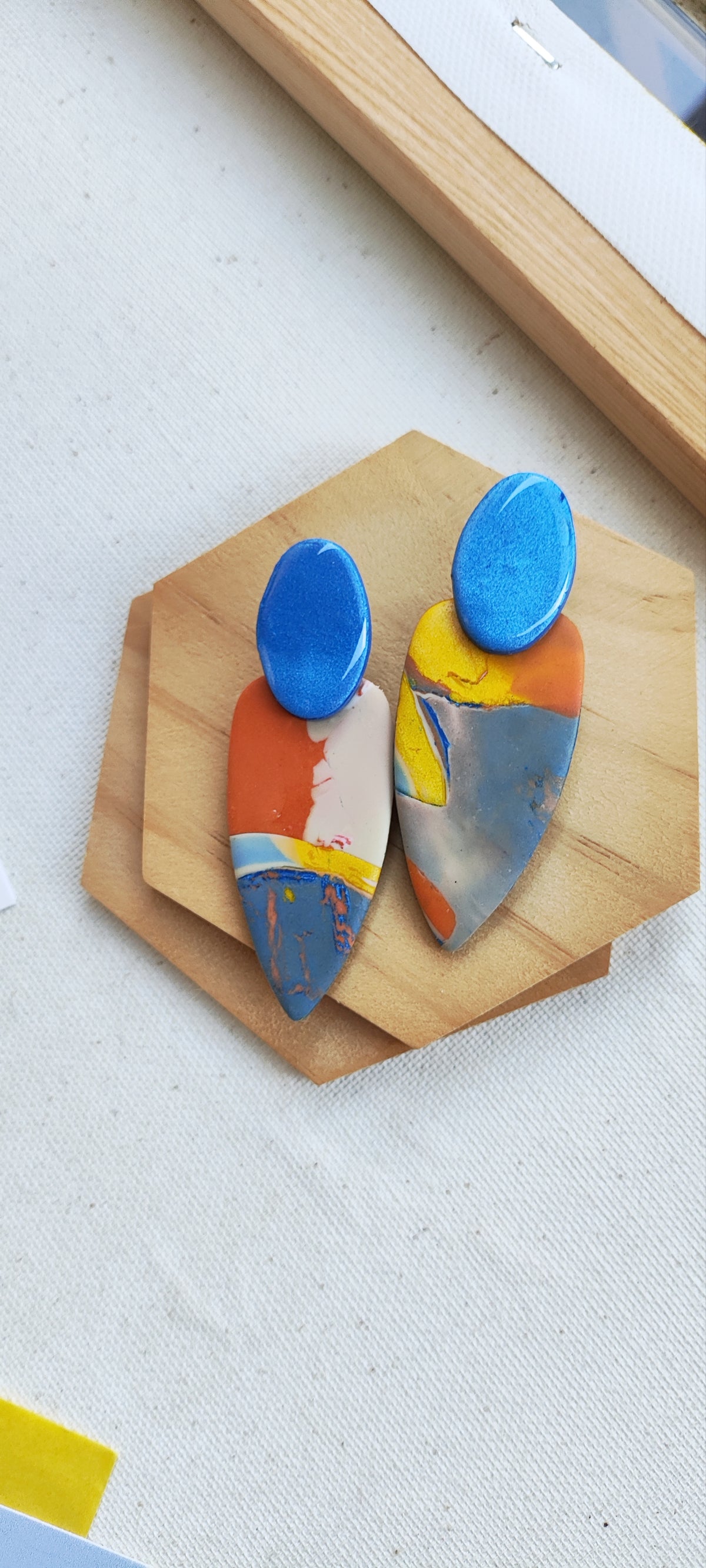 MACA degradado azul, teja, amarillo beige