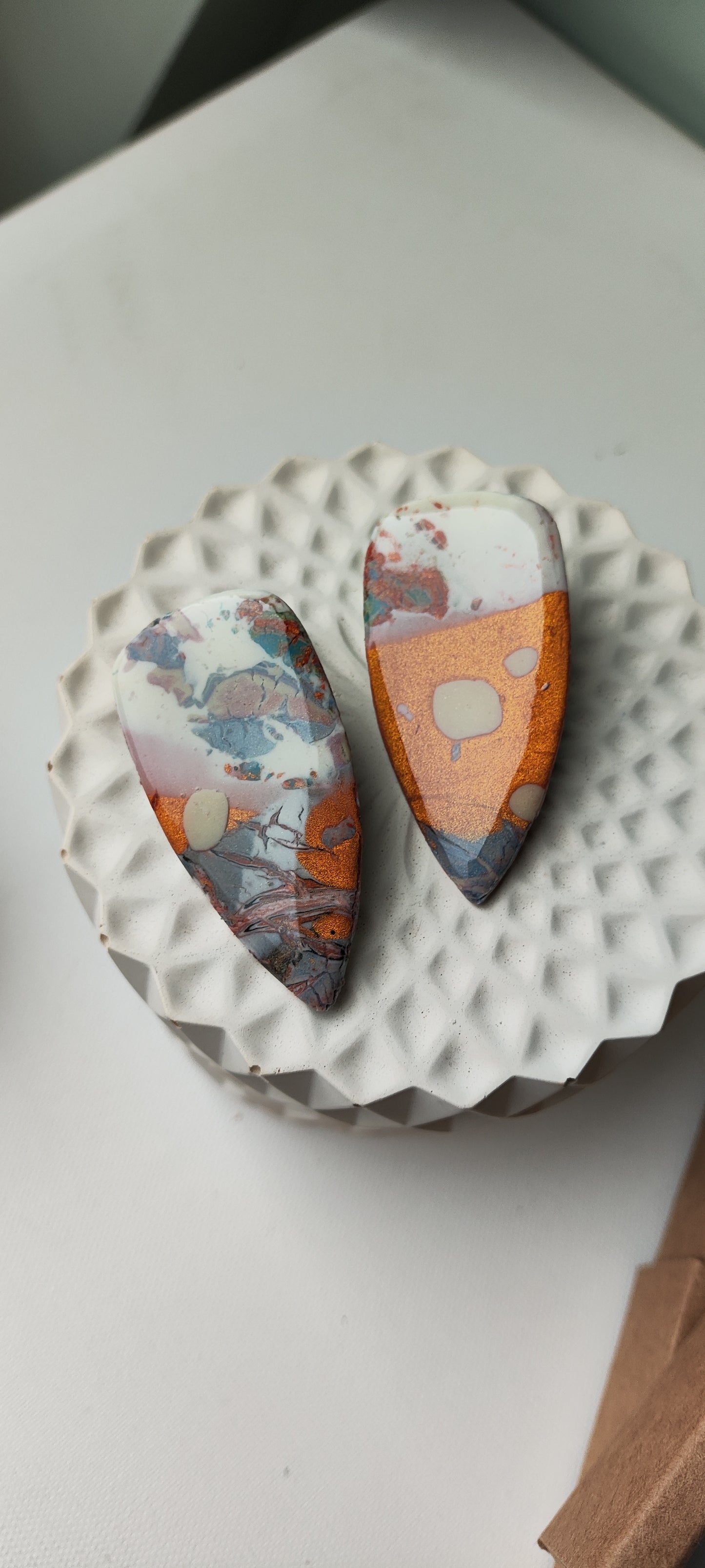 MACA simple cobre, crudo, azul, beige degradado.