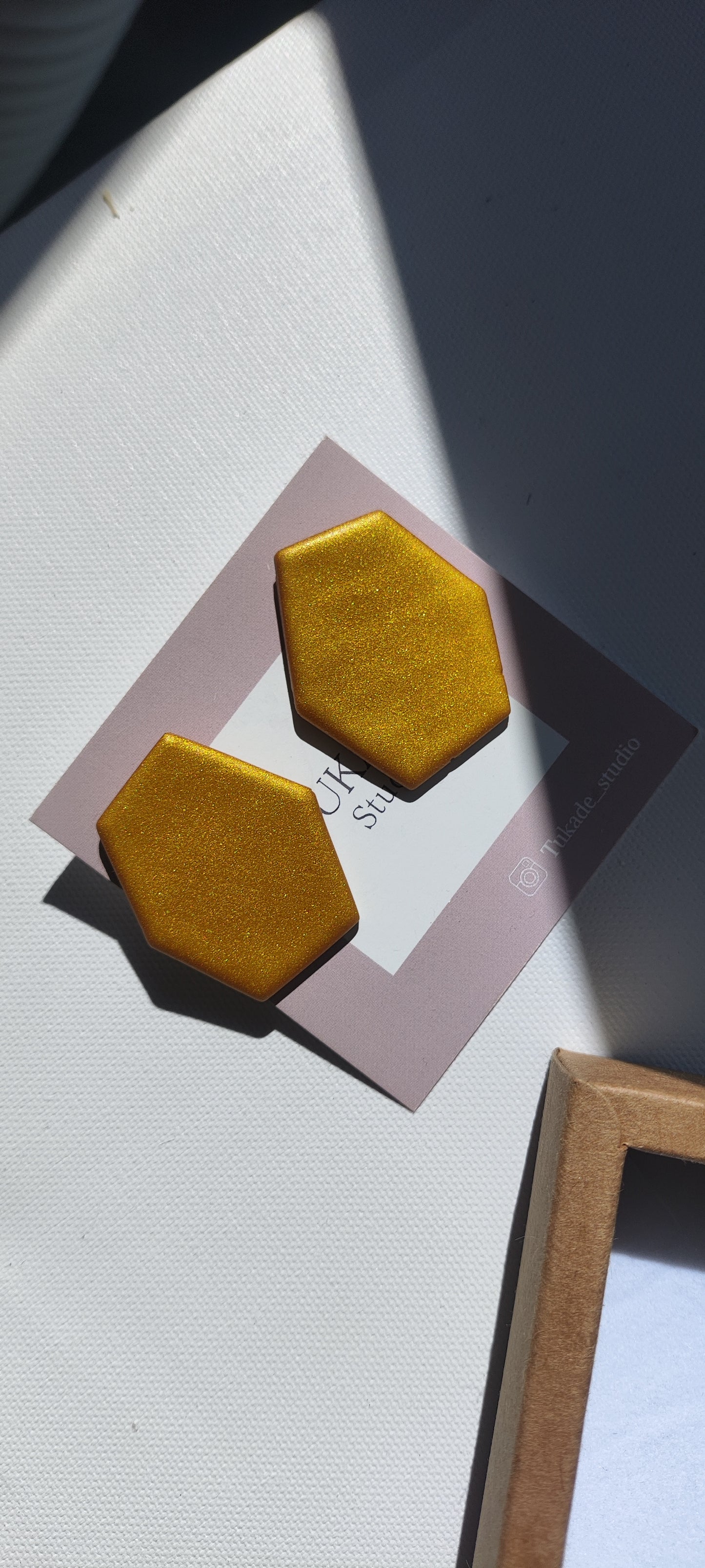 ONNA ocre metalizado