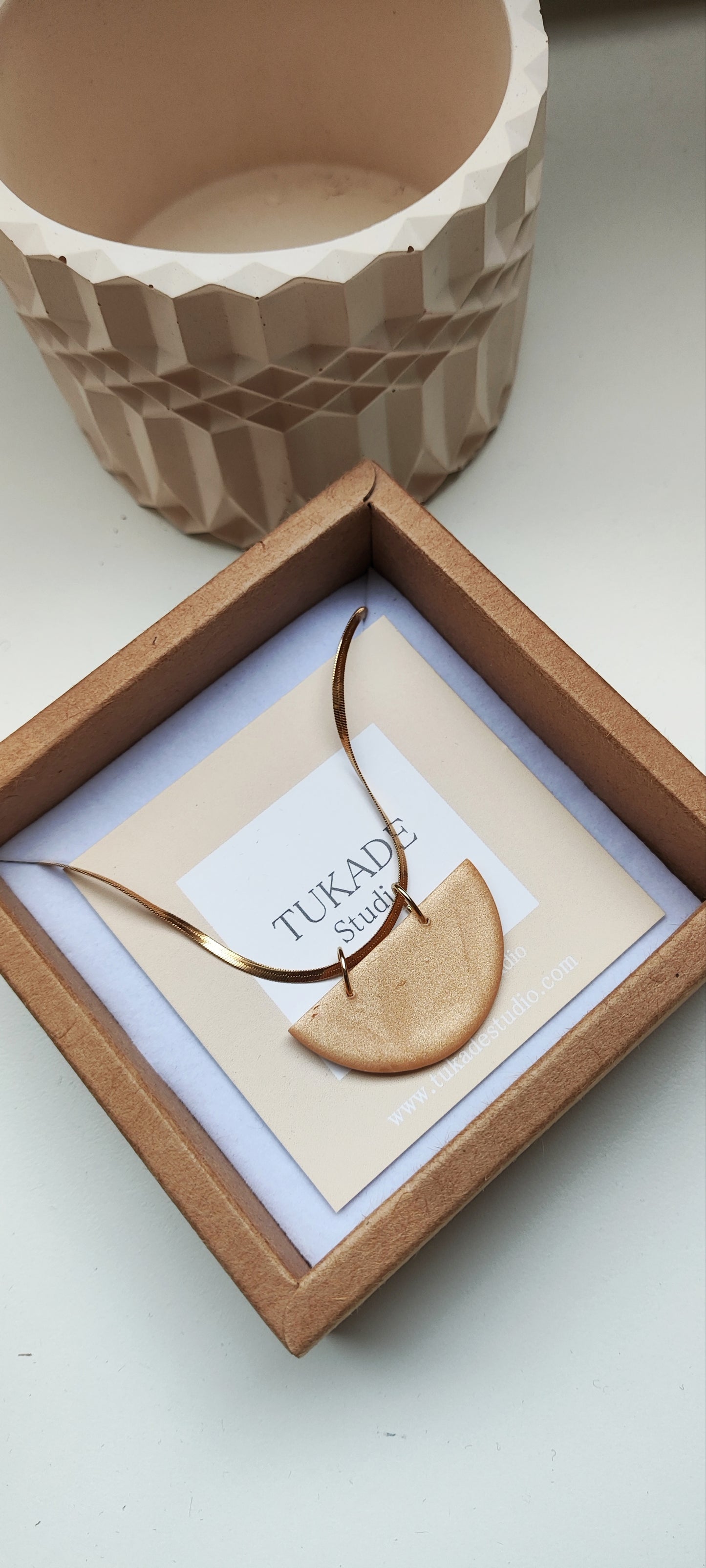 Collar RENATA champán cadena plana espiga