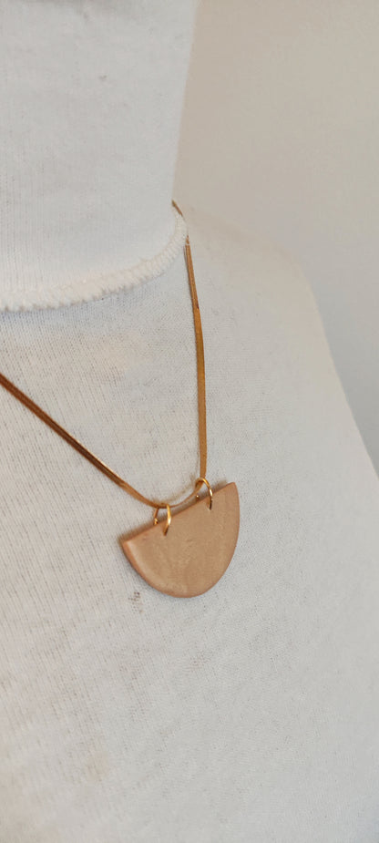 Collar RENATA champán cadena plana espiga