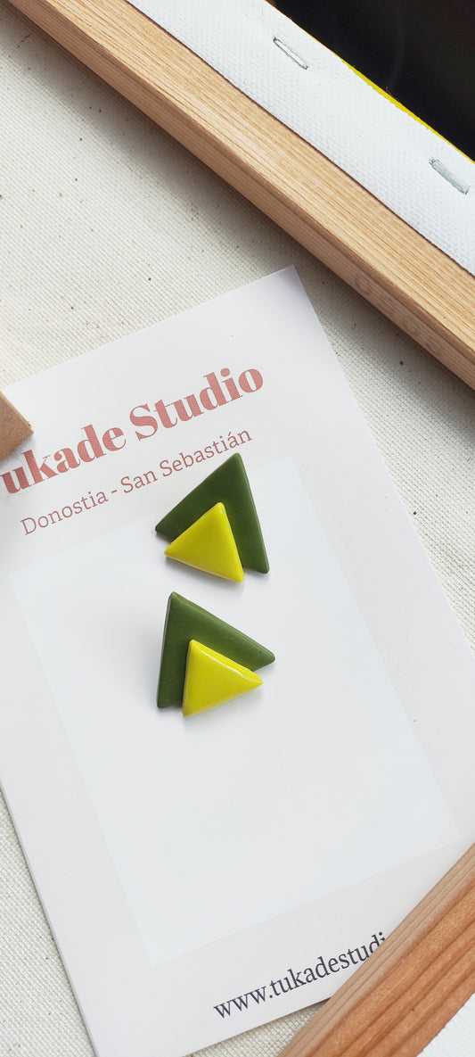 UMA verde oliva y amarillo