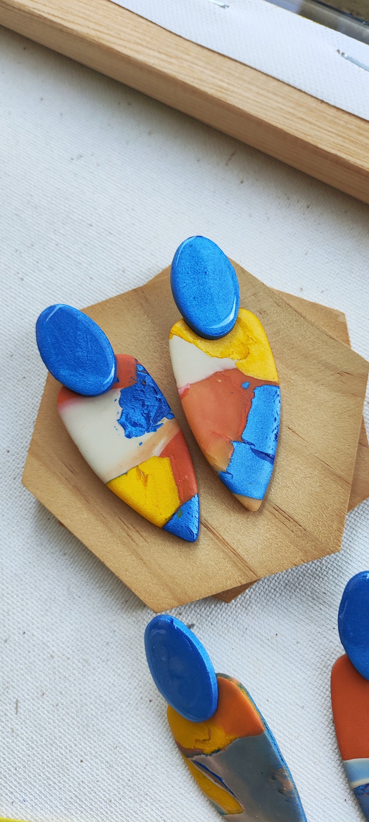 MACA degradado azul, teja, amarillo beige