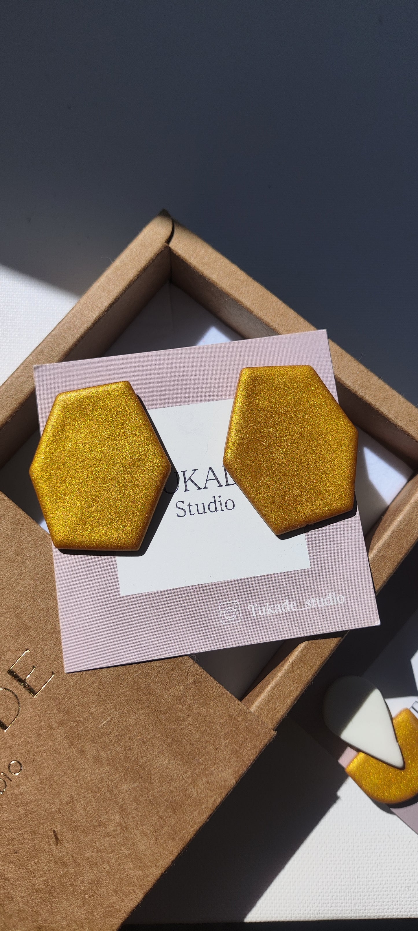 ONNA ocre metalizado