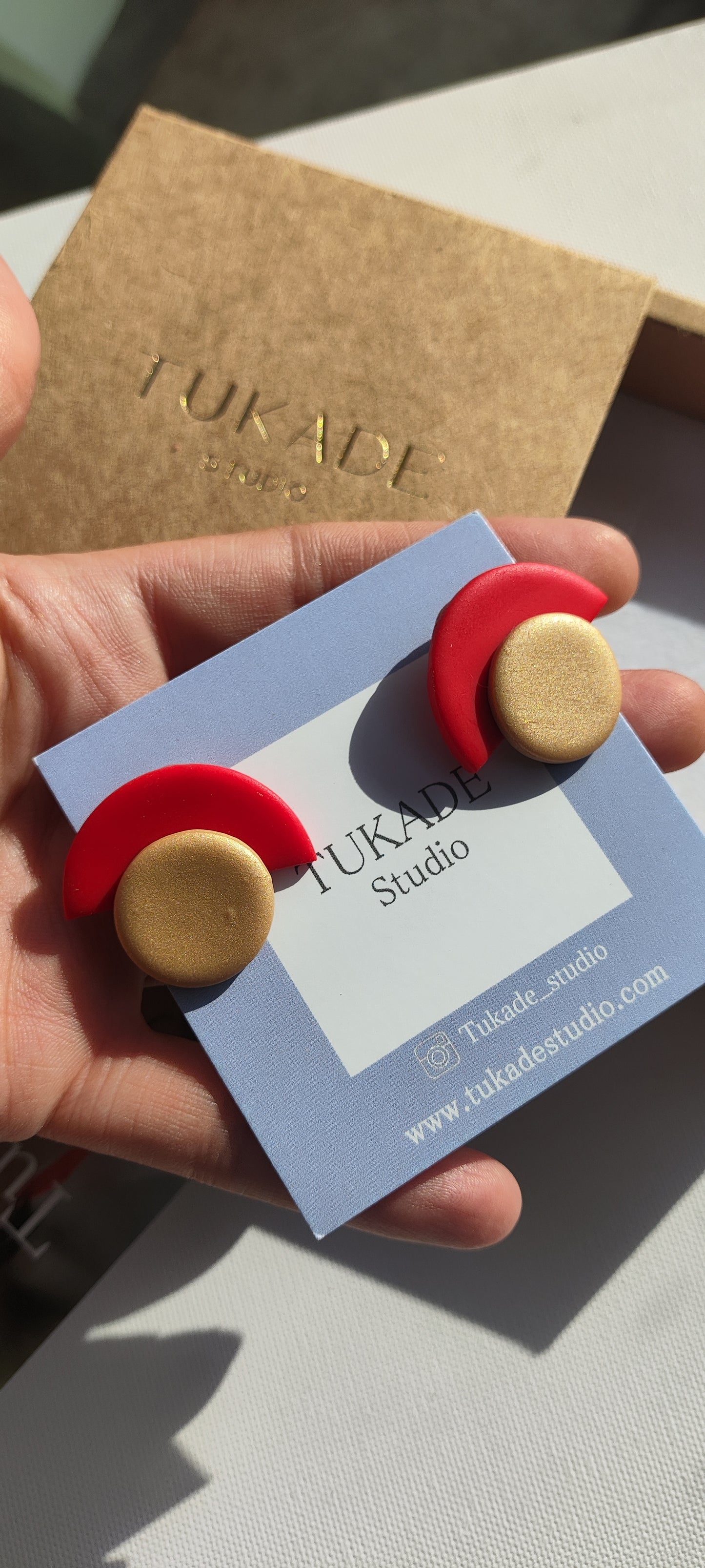 AVE mini rojo beige-dorado.