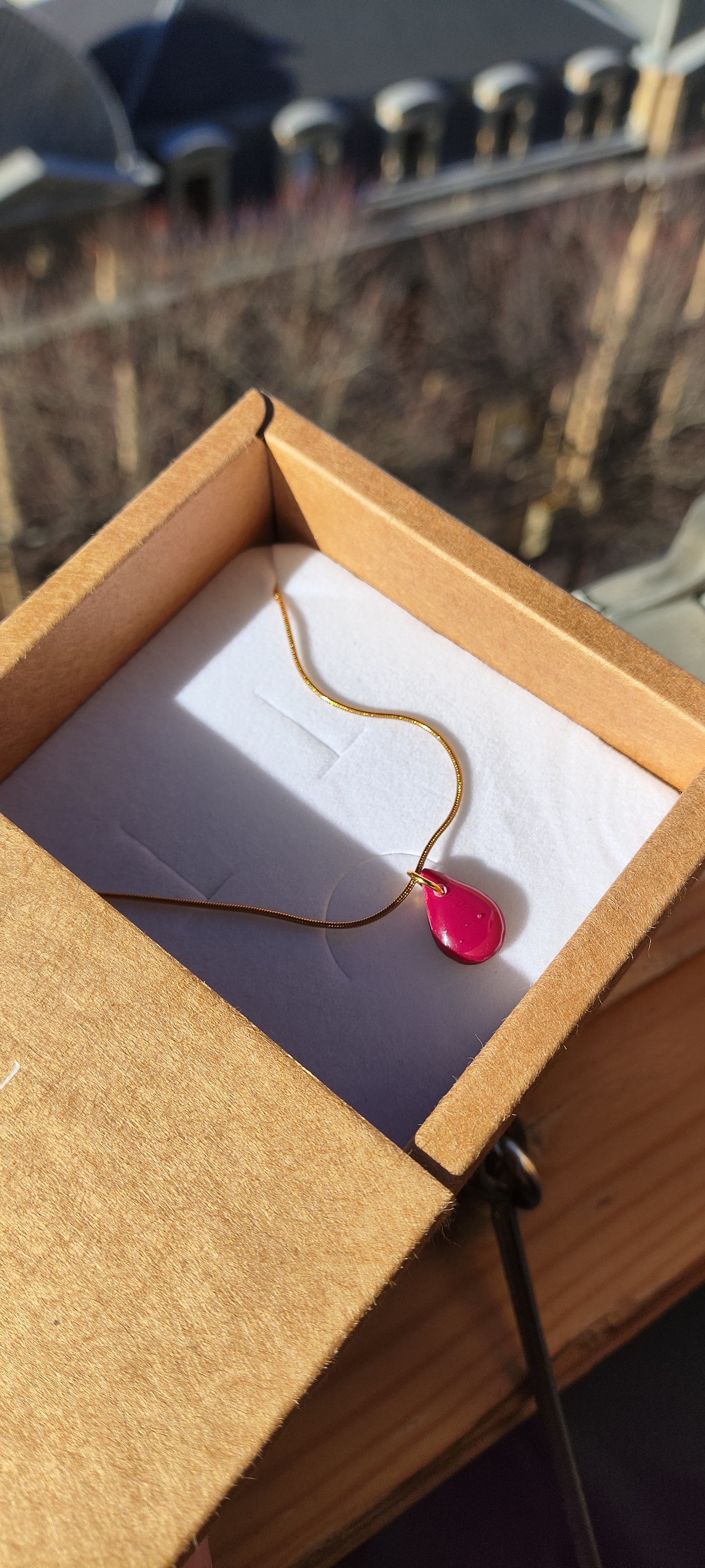 Collar gargantilla CUCA lágrima burdeos