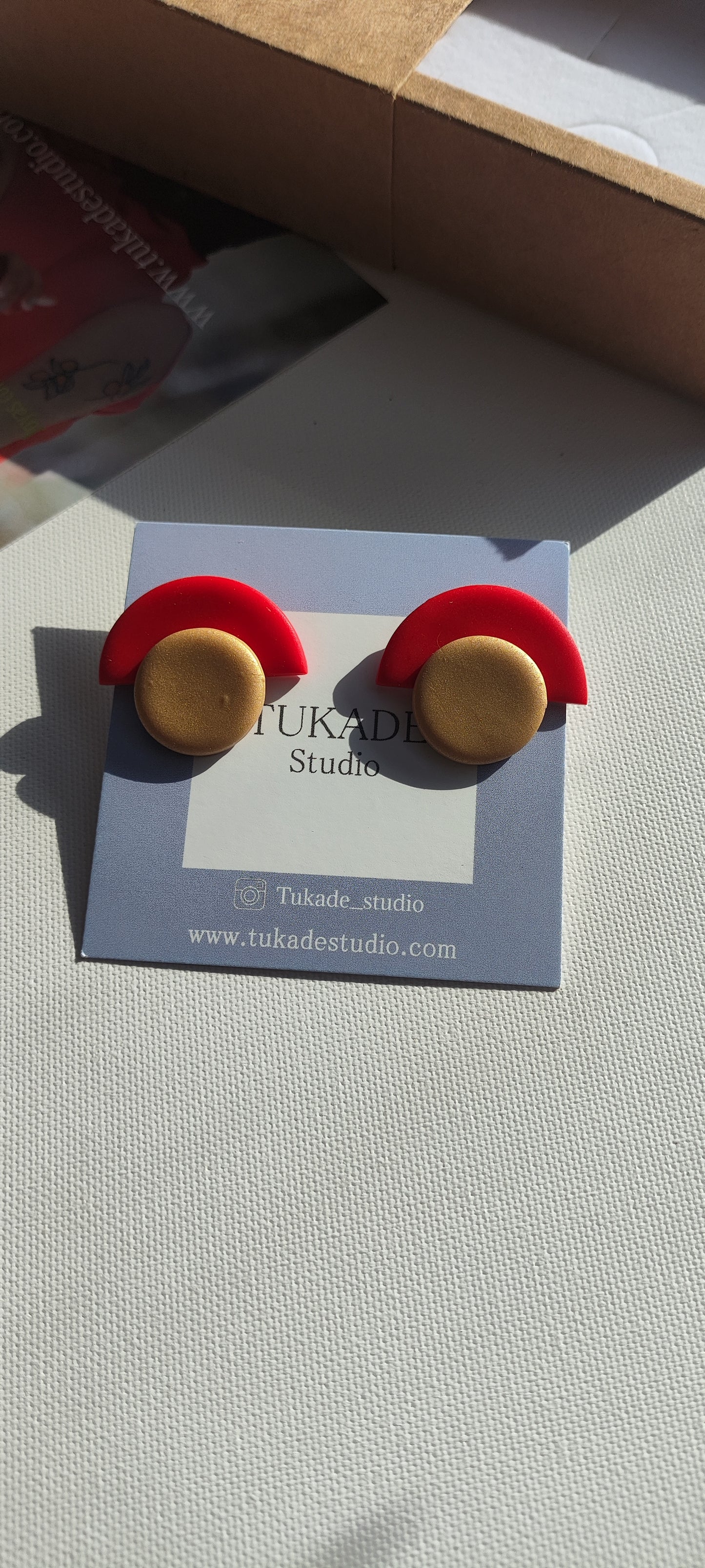 AVE mini rojo beige-dorado.