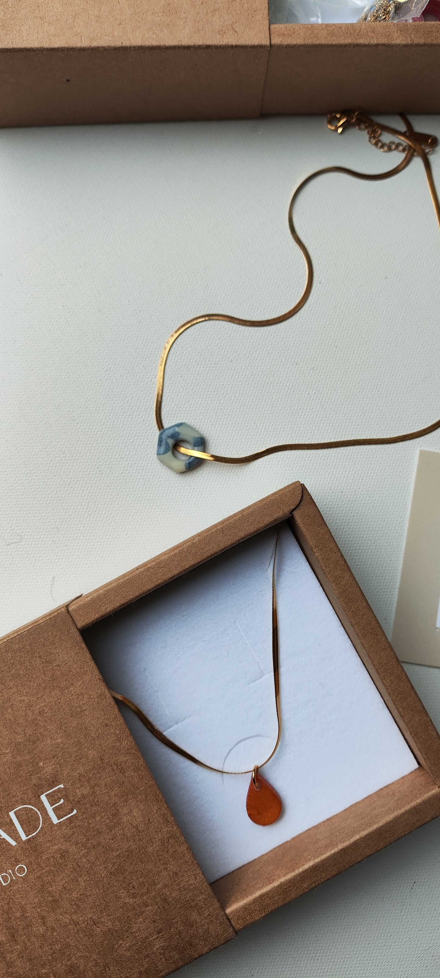 Collar gargantilla GILDA azul degradado cadena plana