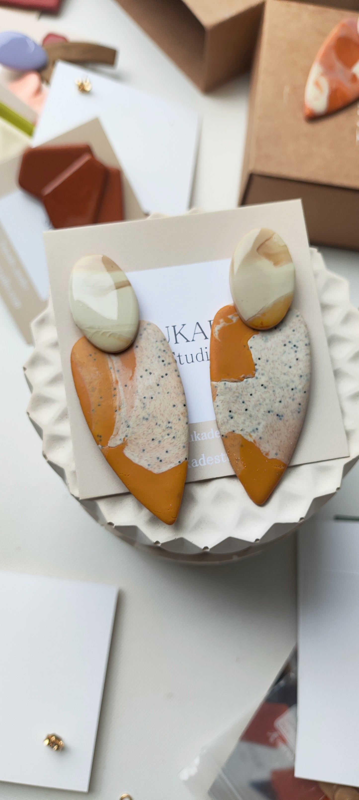 MACA gris jaspeado y ocre degradado