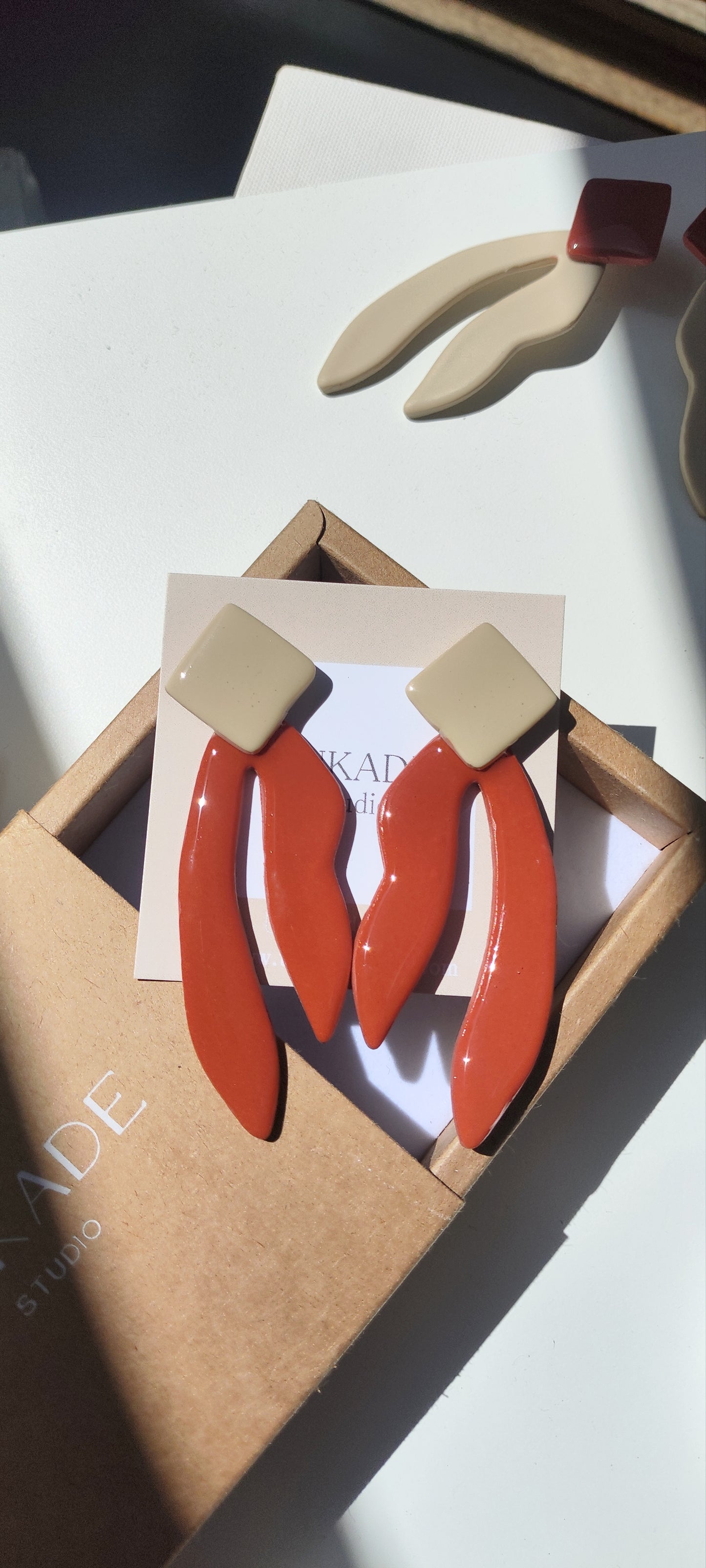 TIMOTEA maxi terracotta y beige esmaltado