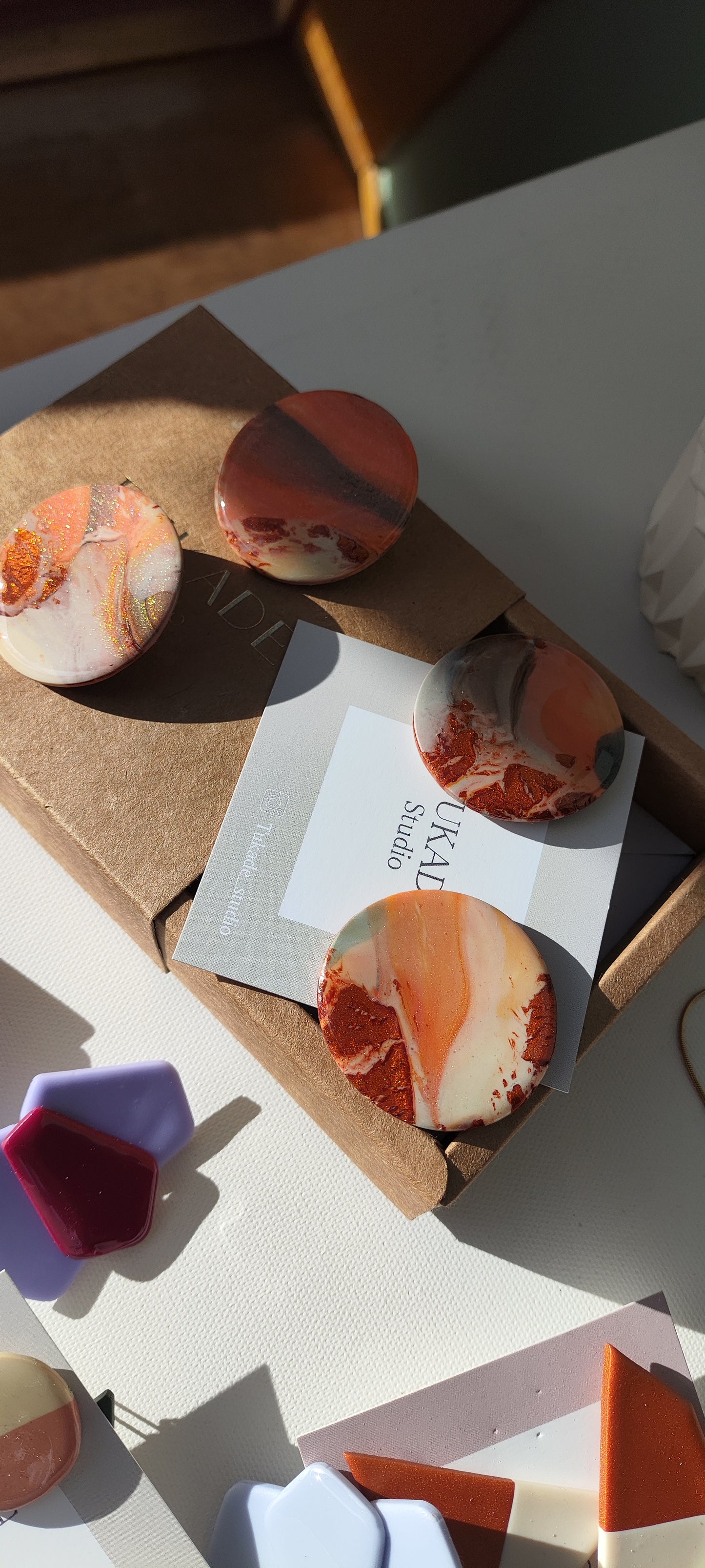 NOAH maxi degradado salmón, plomo, crudo y choco.