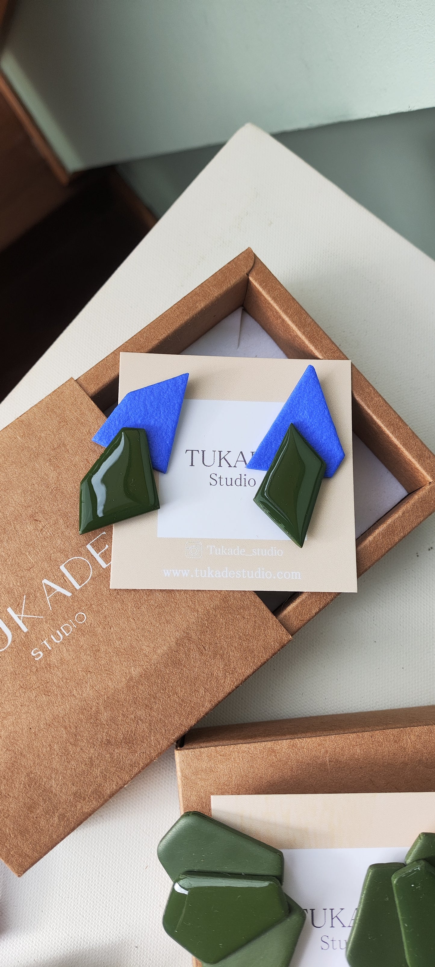 PACA verde oliva y azul intenso