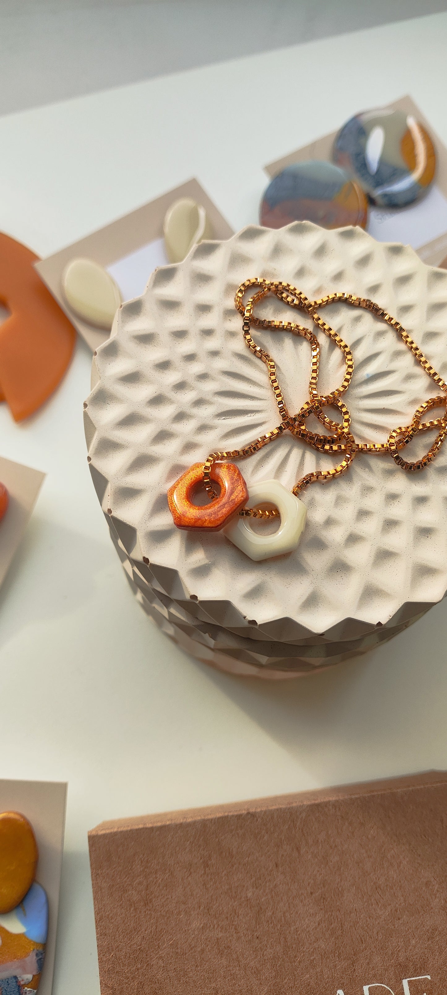 Collar gargantilla GILDA cobre y crudo
