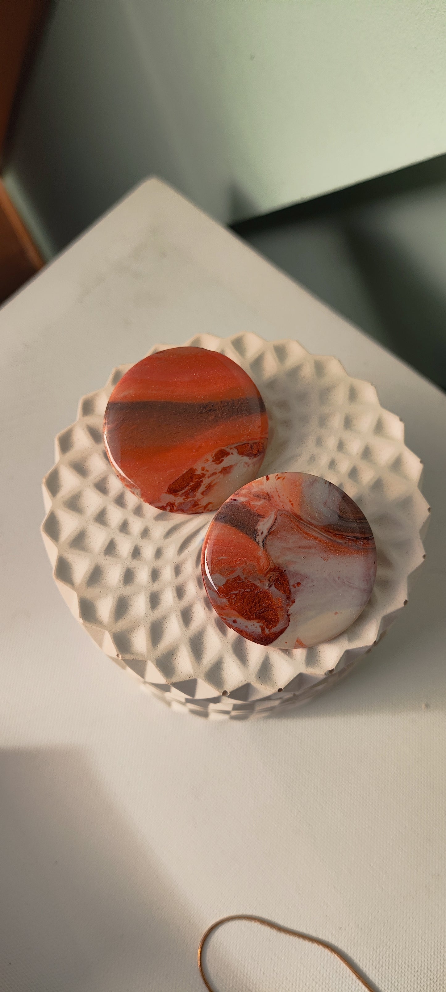 NOAH maxi degradado salmón, plomo, crudo y choco.