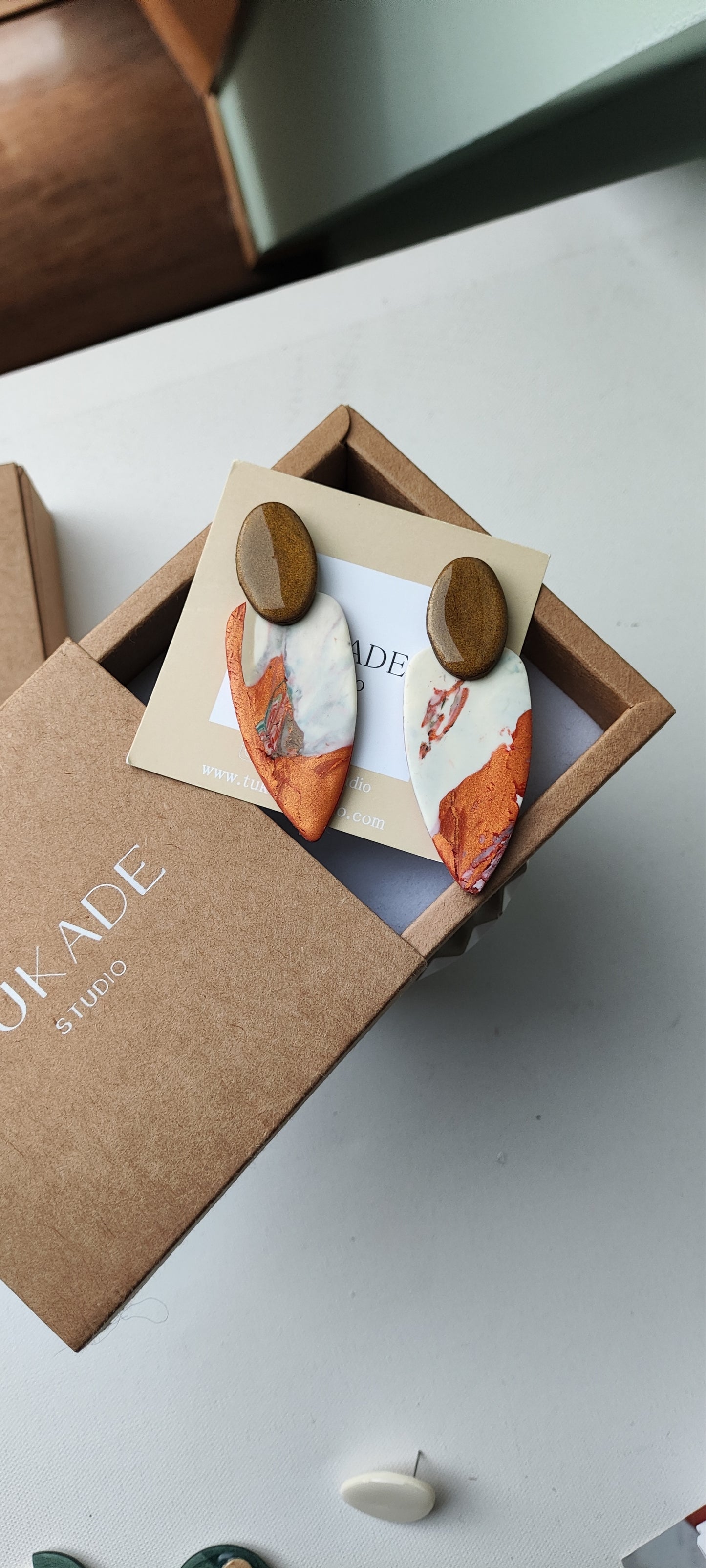 MACA cobre, crudo degradado y bronce.