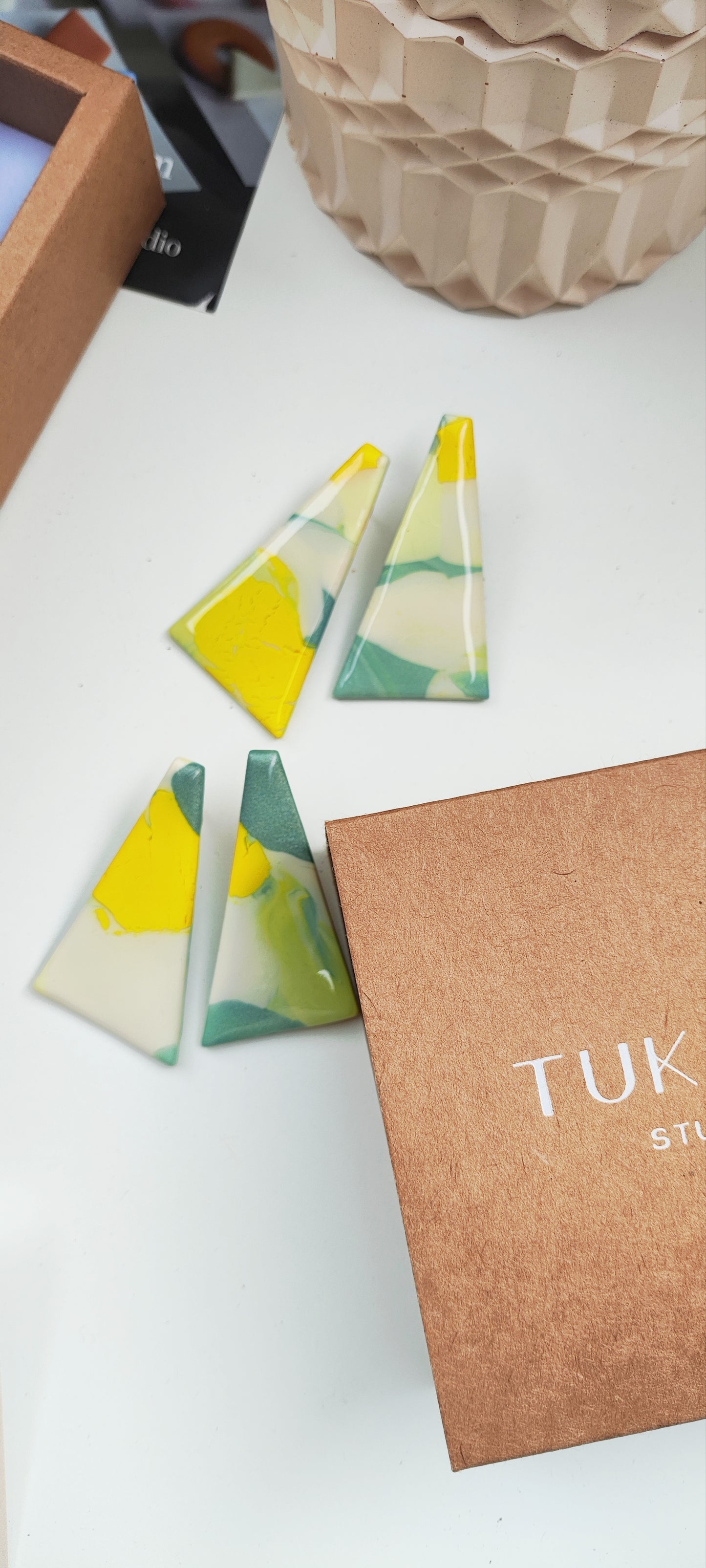 CÁNDIDA amarillo, turquesa, crudo
