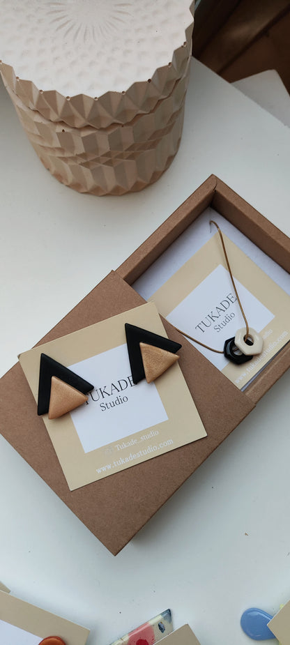 Pack pendientes UMA cobre y collar GILDA negro y crudo